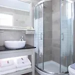 Elia Lägenhetshotell 4*